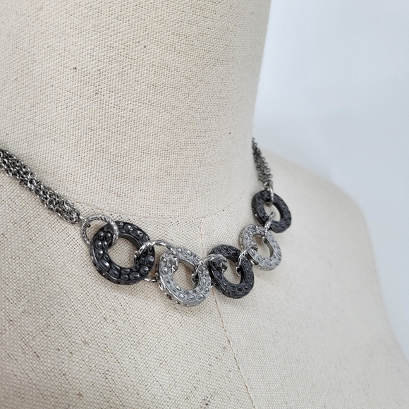 Lia Sophia Hammered Silver Tone Metallic Circles Necklace Adjustable Mixed Metal - Picture 1 of 6